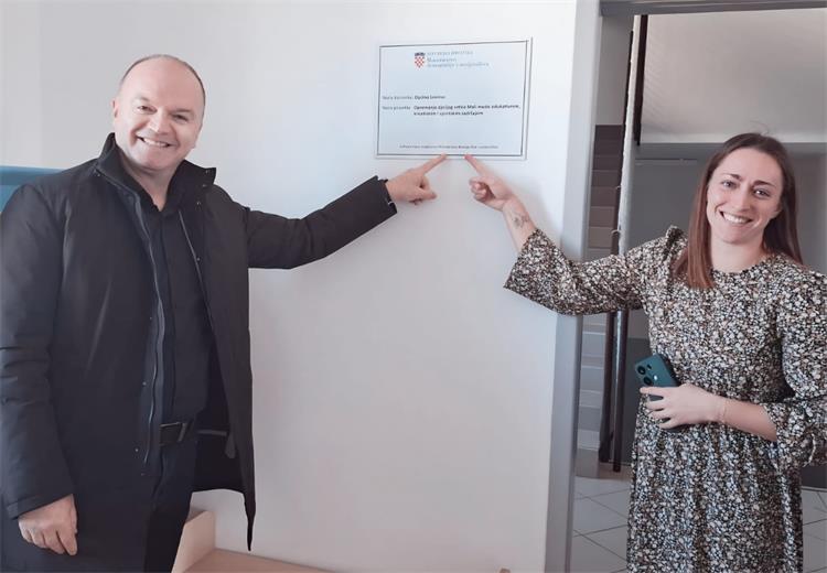 Slika /Ministar Šipić - fotografije/Lovinac 1.jpeg